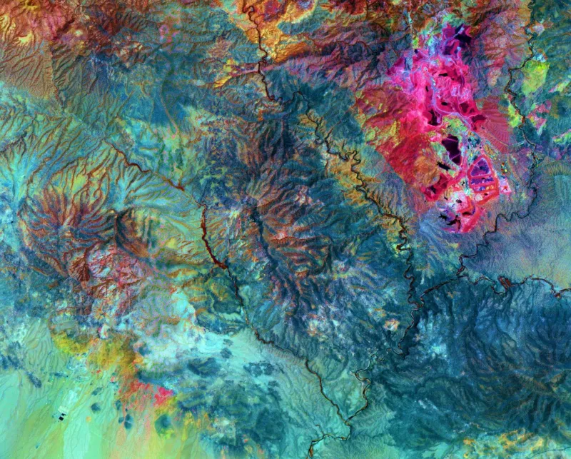 A large open-pit mine in Arizona seen from orbit (NASA)